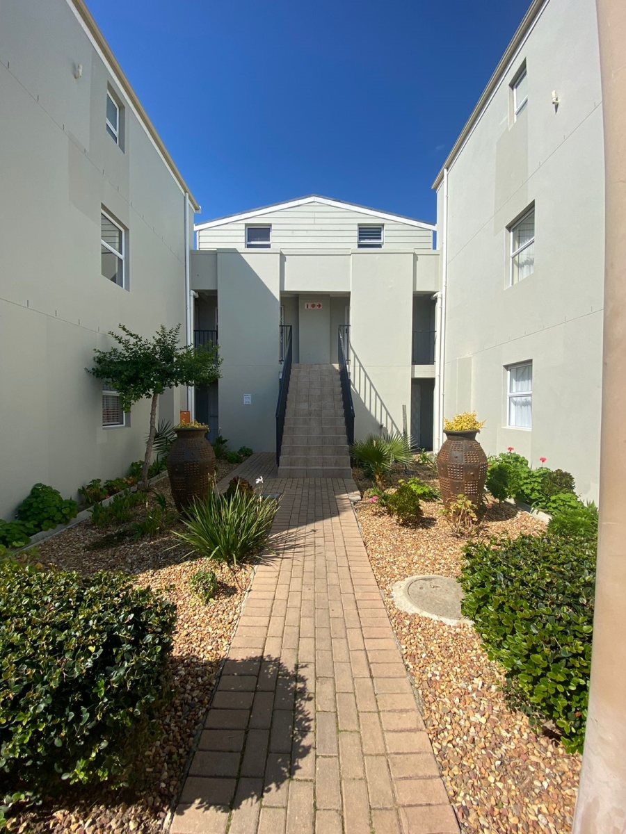 To Let 2 Bedroom Property for Rent in Whispering Pines Western Cape